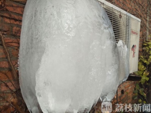 宿舍空调不制暖 原来外机已成大冰包